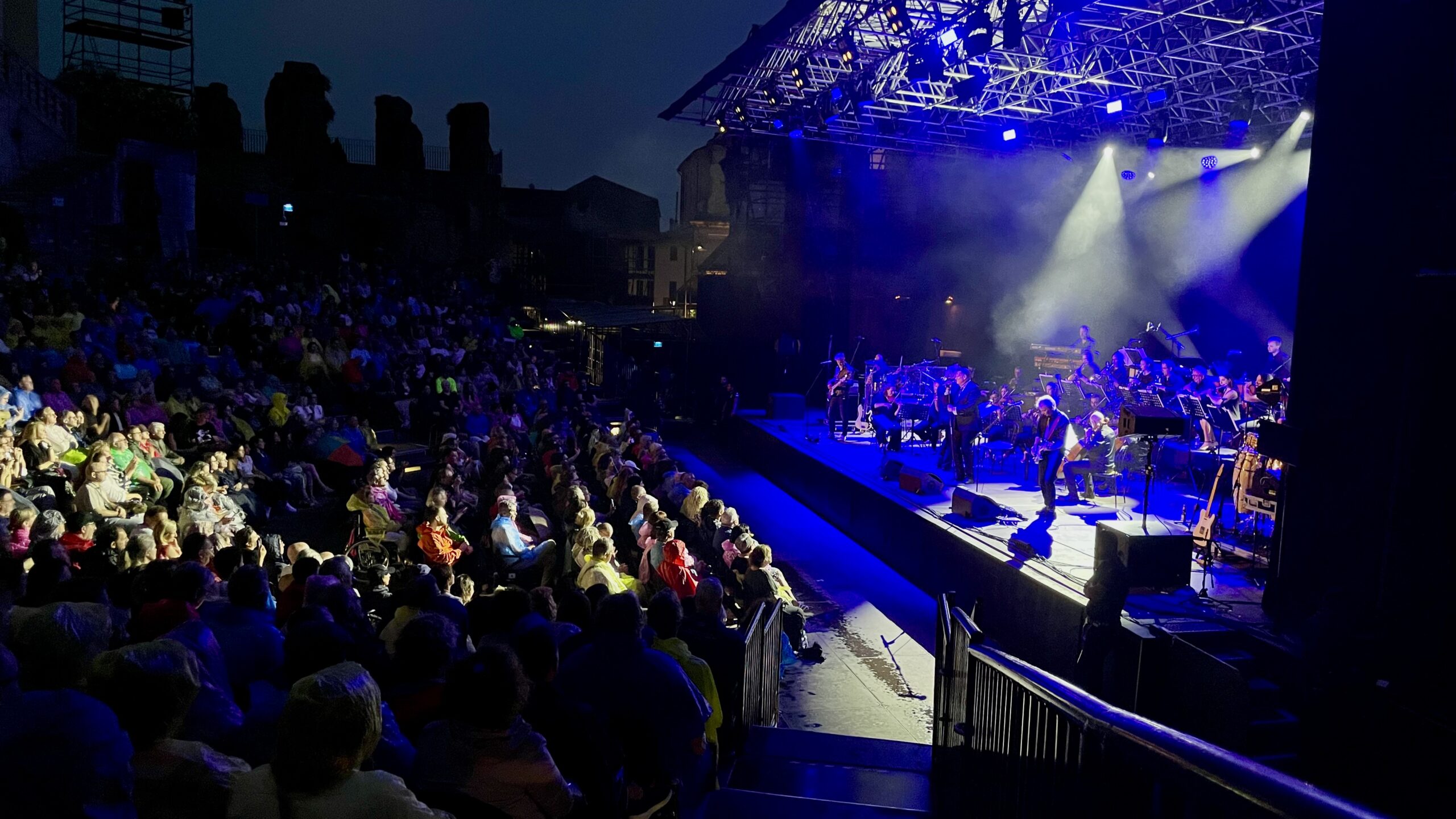 La voce da brivido di Tony Hadley sul palcoscenico del Teatro Romano!